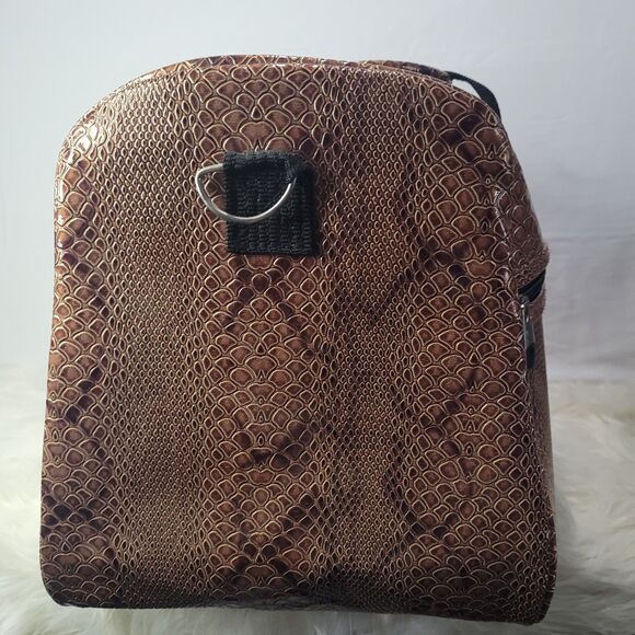 Travel Concepts Snakeskin Overnight Bag/Carry-on with Make-up Case - Picture 3 of 10